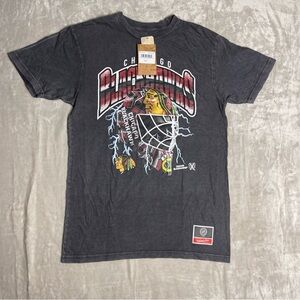 Mitchell & Ness Chicago Blackhawks Black Crease Lightning T Shirt Size M NWT